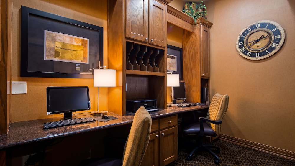 Best Western Plus Christopher Inn & Suites 29/32