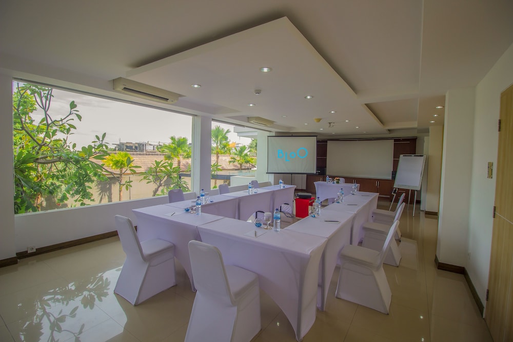 Bloo Bali Hotel 33/38