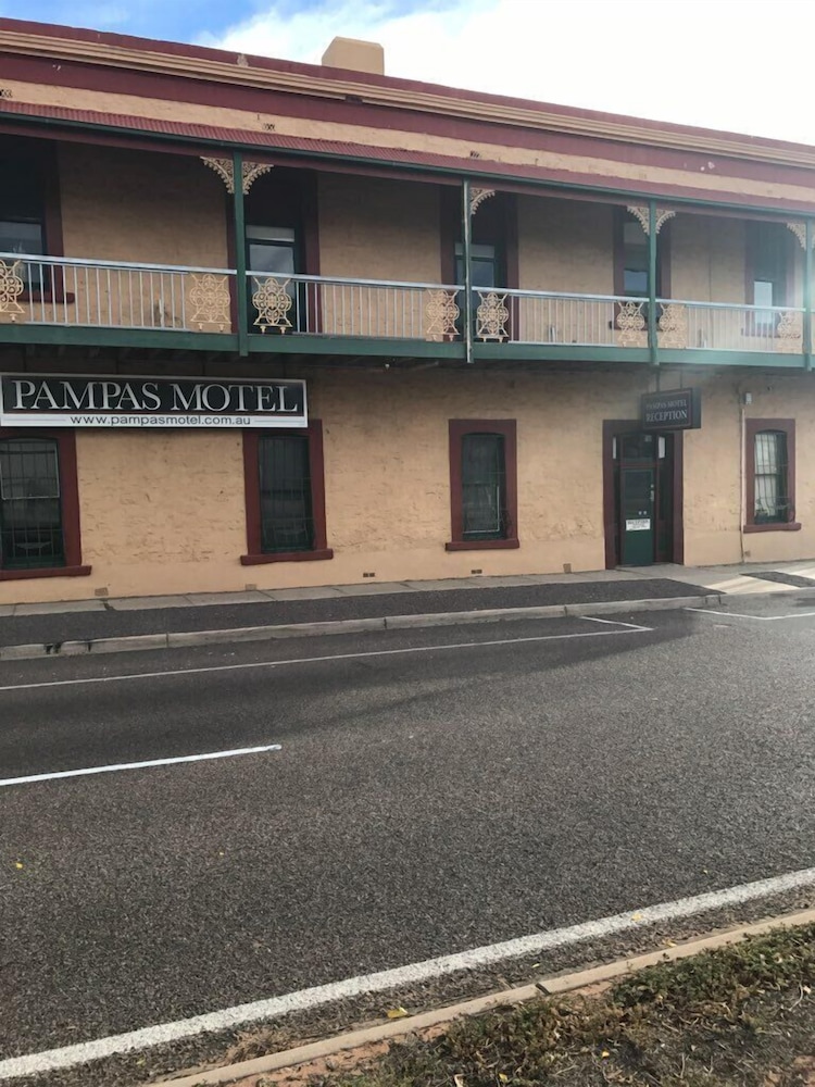 Pampas Motel 5/53