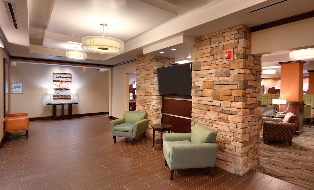 Holiday Inn Express Suites Overland Park 42/60