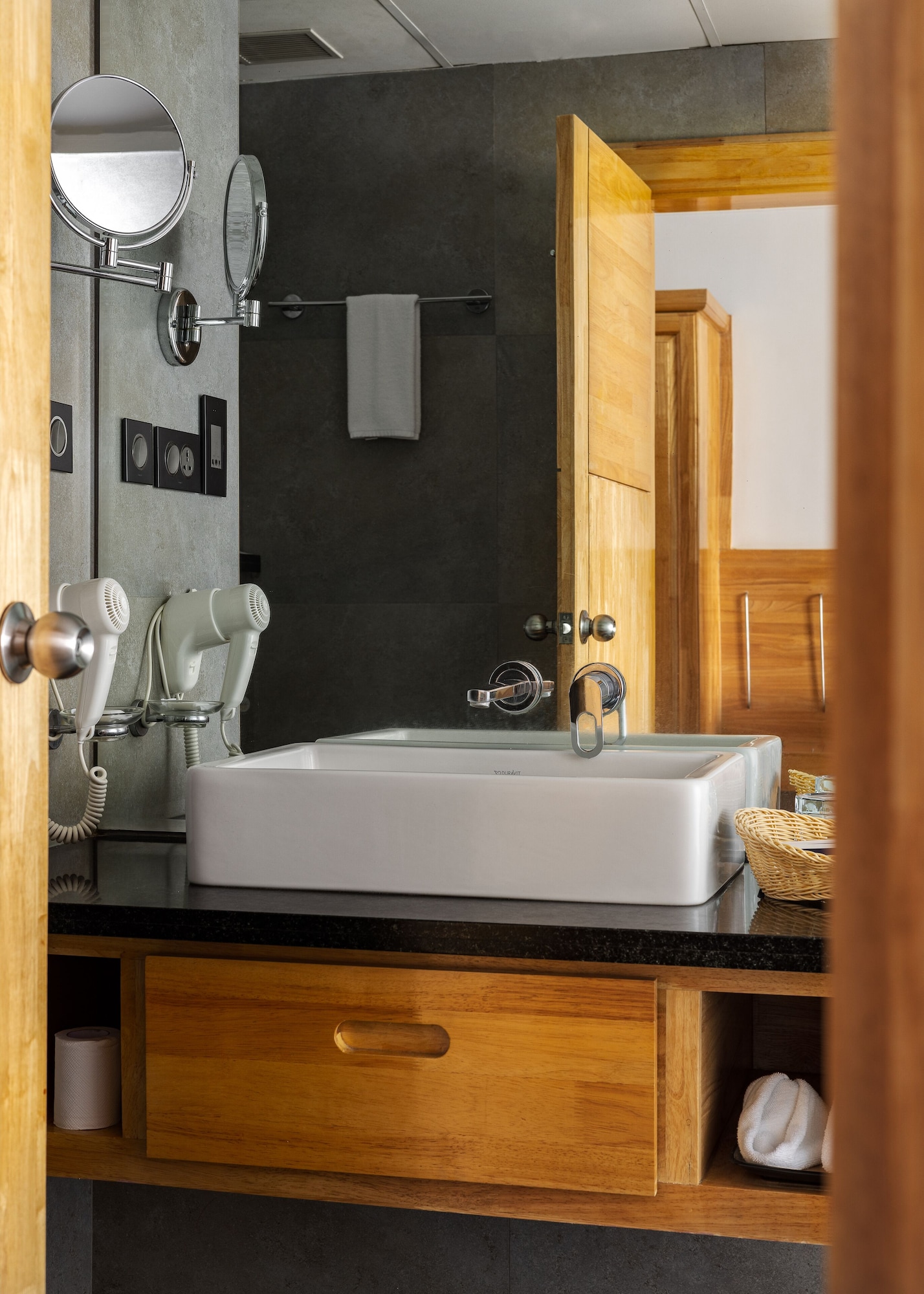Deluxe, Double Bed, The Panoramic Getaway 4/5