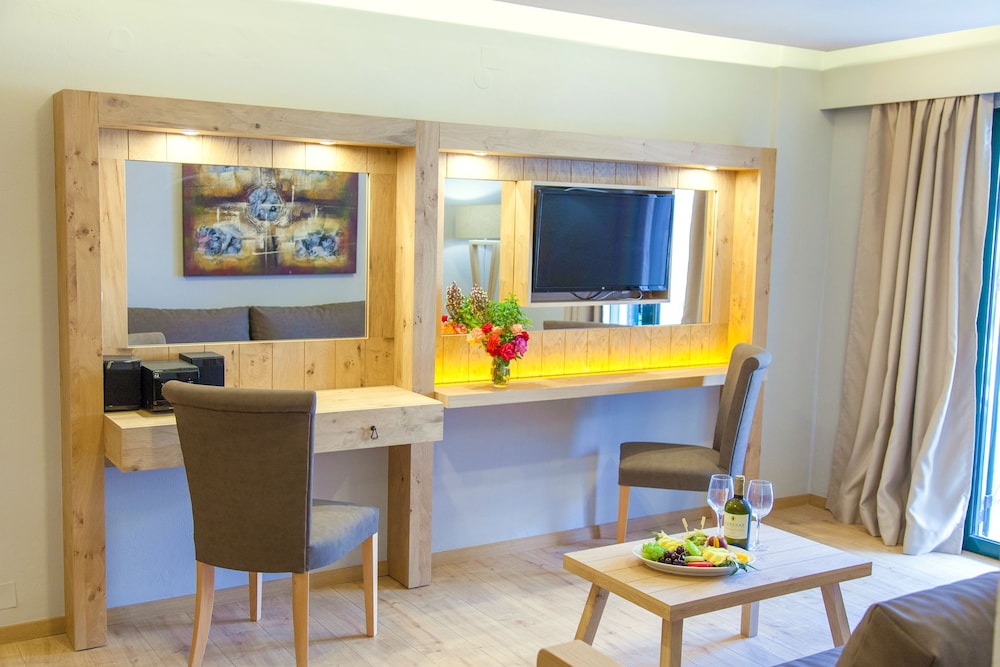 Elmi Suites 46/55