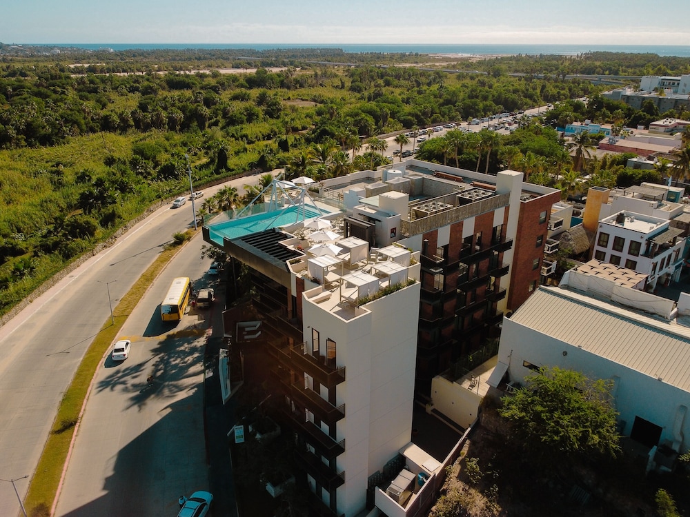 Flamboyan Hotel and Residences 6/60