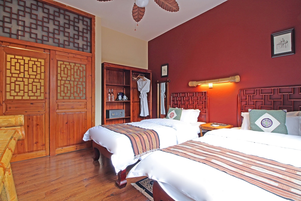ROOM, TWIN BEDS, VILLAGE VIEW