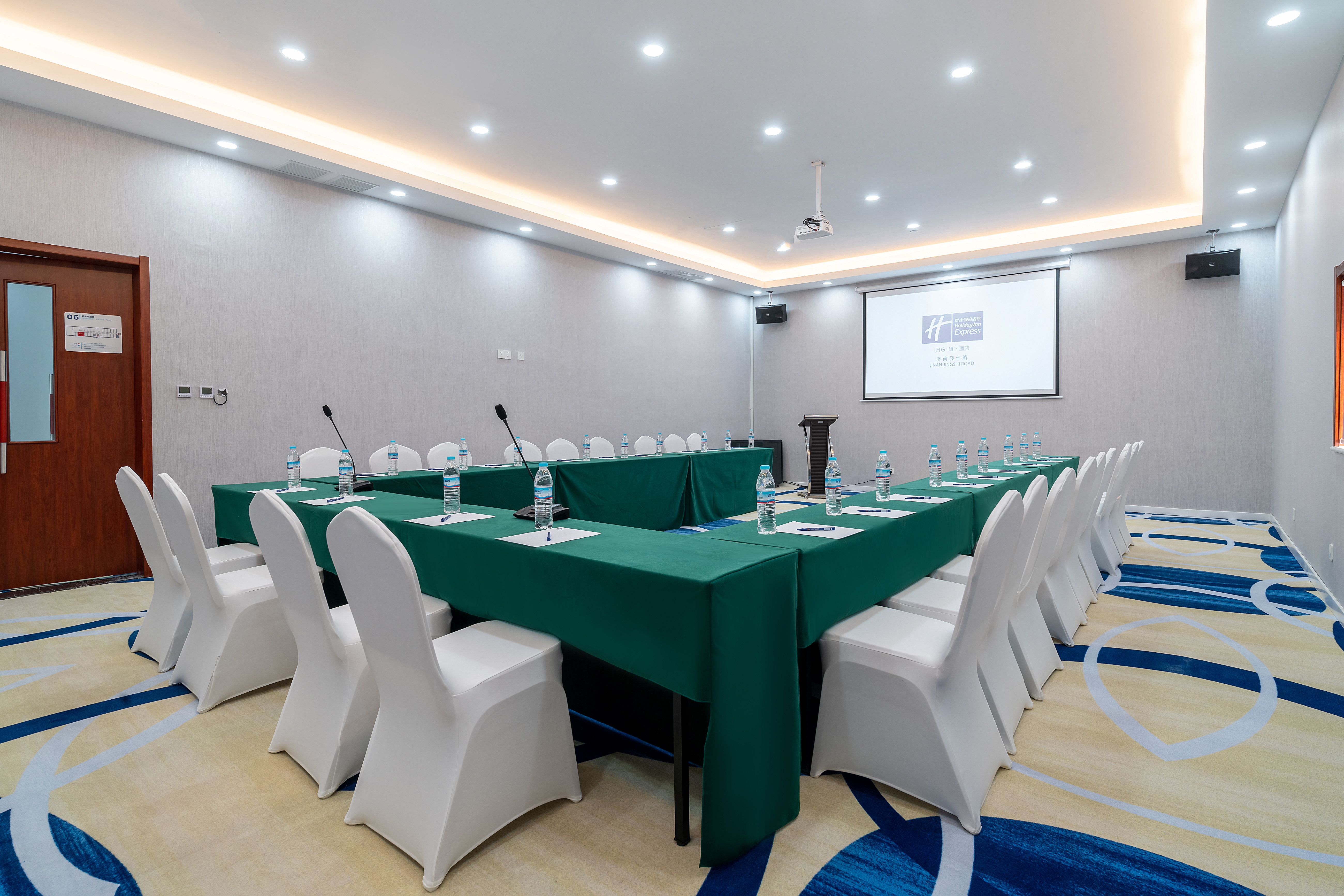 Holiday Inn Express Jinan Jingshi Road 31/36