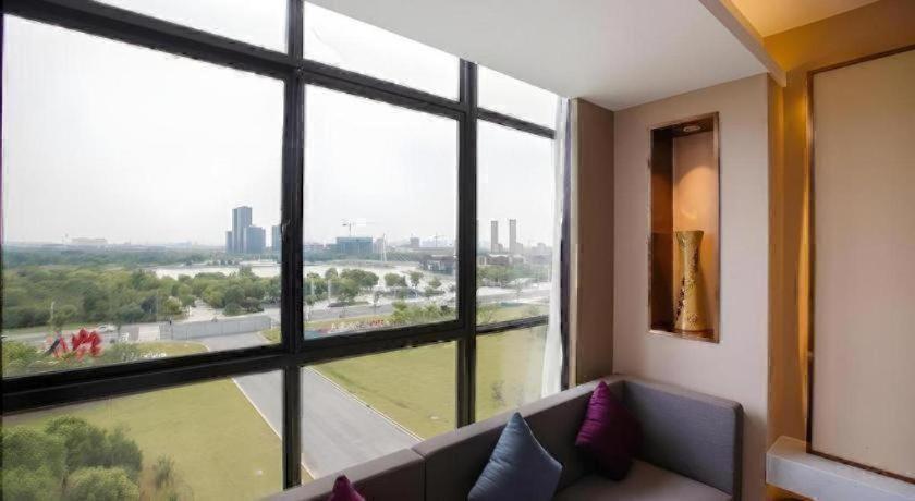 Lavande Hotel (Wuxi East Railway Station) 58/70