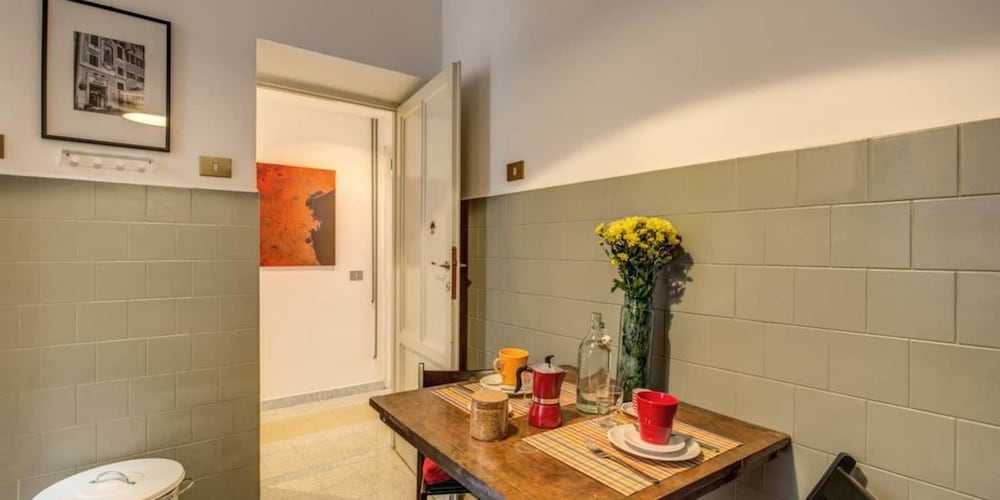 Monti Coliseum 3 bedroom 2nd floor 5/40