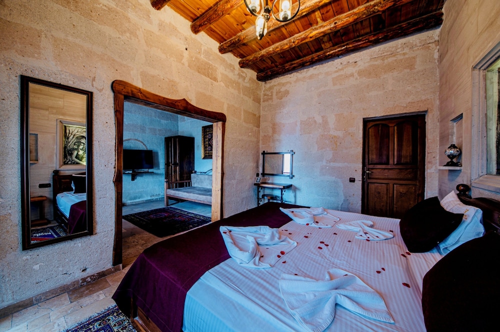 Chelebi Cave House 19/98