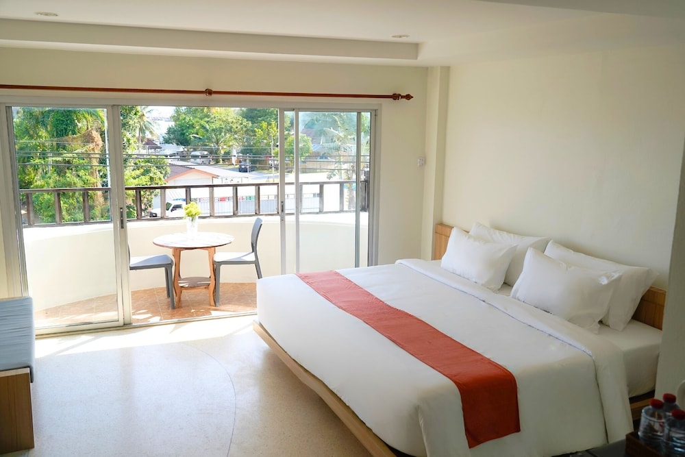 Superior, Queen Bed, Mountain View