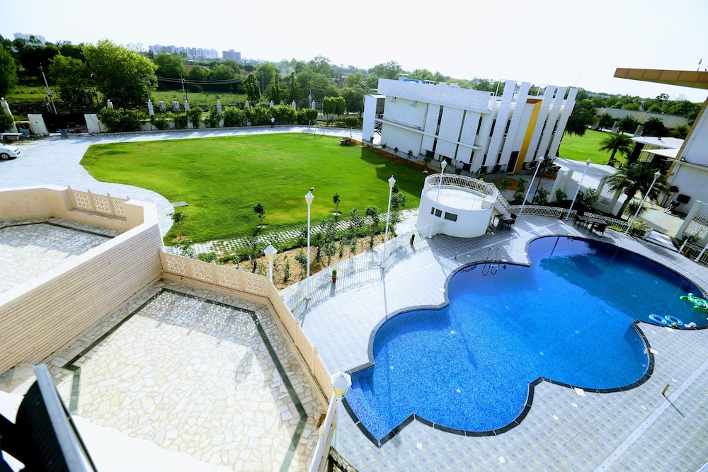 Stardom Hotels & Resort 41/48