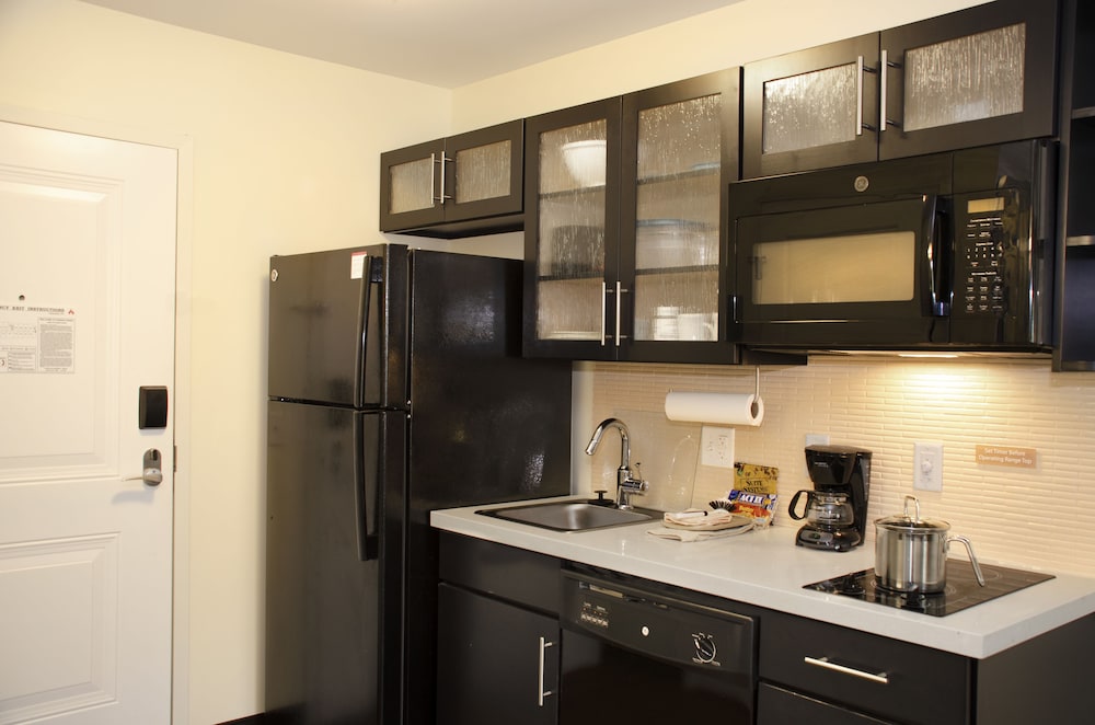 CANDLEWOOD SUITES LANCASTER WEST 27/31