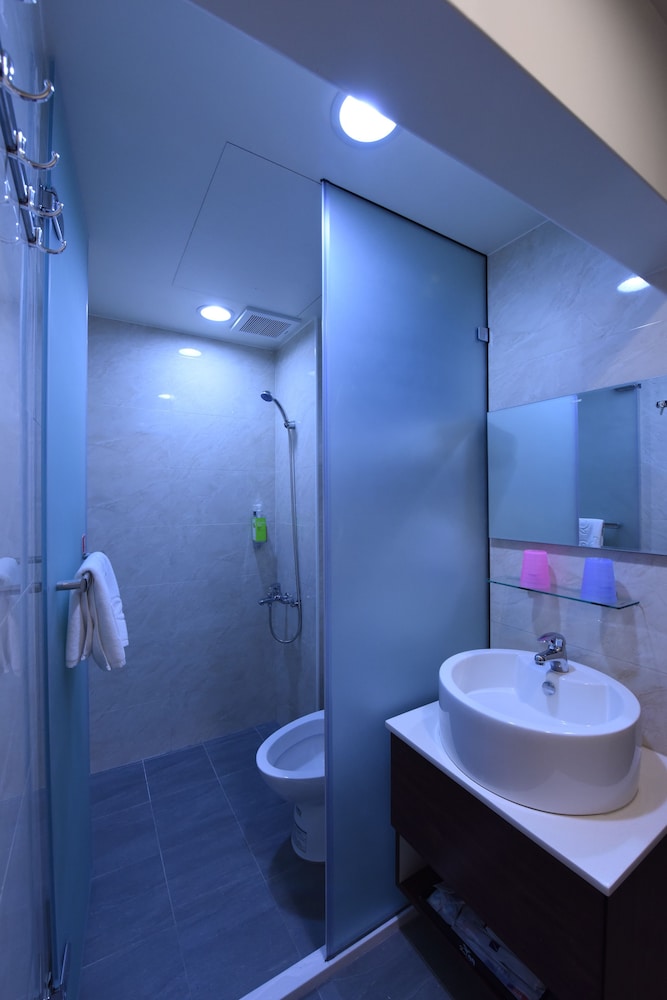 Hotel 99 6/32