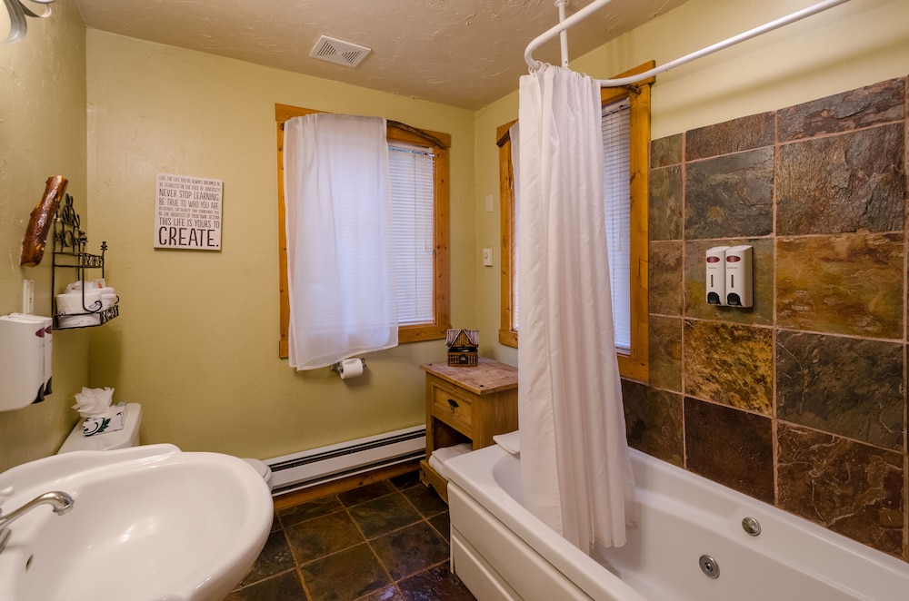 Idyllwild Bunkhouse 39/46