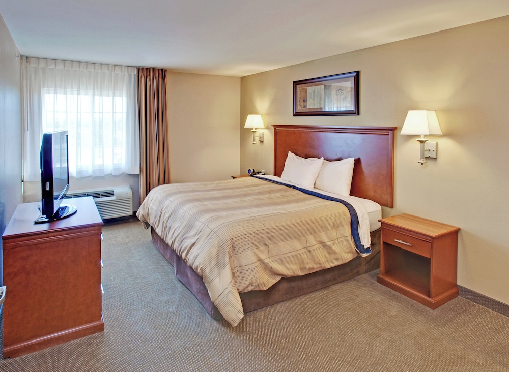 CANDLEWOOD SUITES WILLISTON 19/77