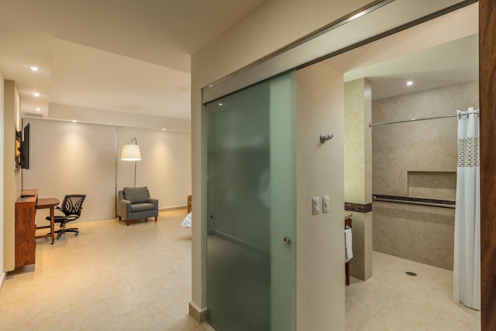 Hampton Inn and Suites by Hilton Los Cabos 18/55