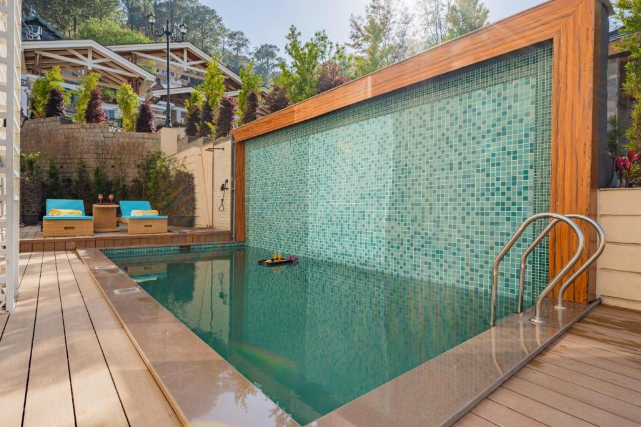 ELIVAAS Prive The Royce Lilly Luxe 4 BHK Hilltop Villa with Jacuzzi 14/23