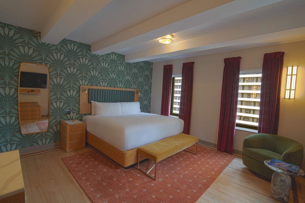 MARQUEE, KING BED