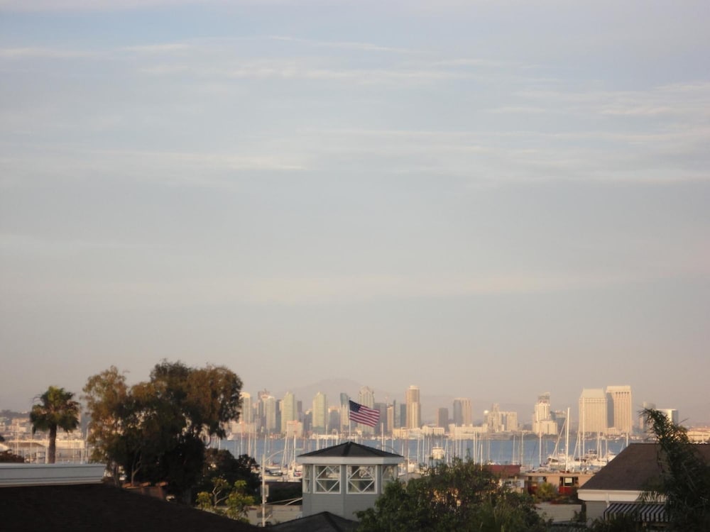 Sunrise Inn San Diego 38/44