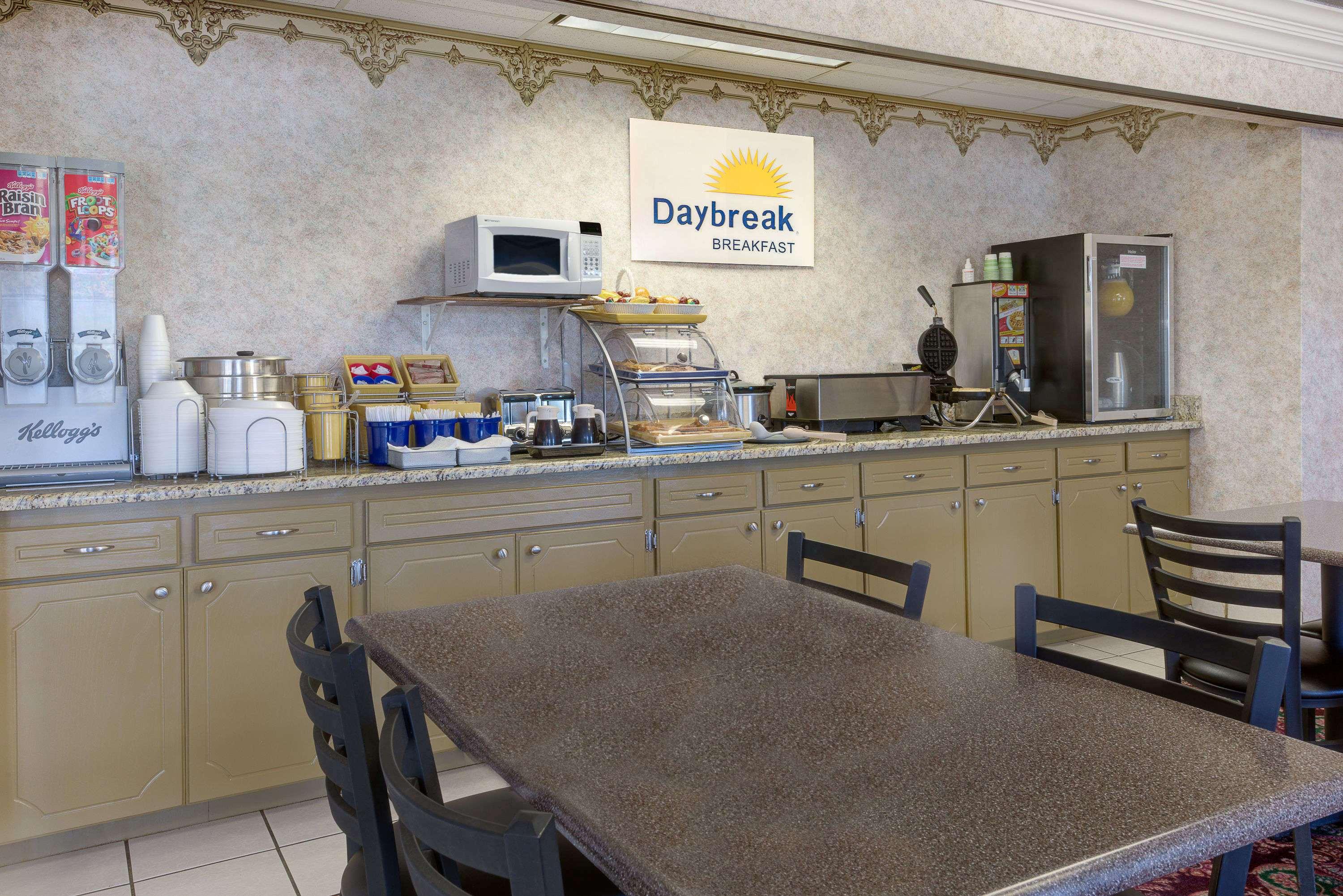 Days Inn by Wyndham Vega TX 21/25