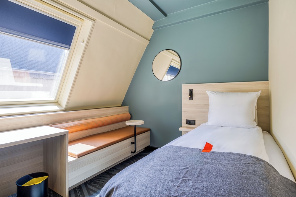 ROOM, SINGLE, SINGLE BED