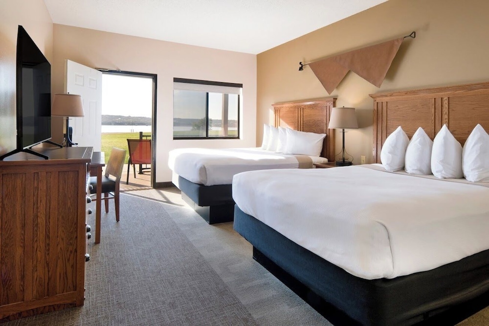 Standard, 2 Queen Beds, Riverside, River View