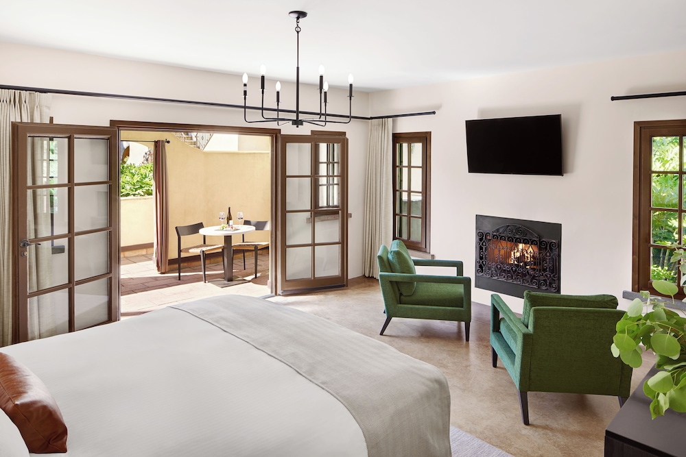 Courtyard, King Bed
