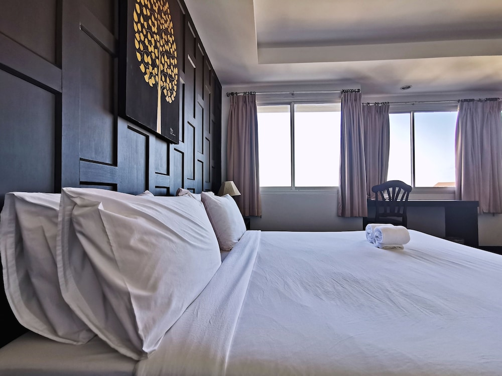 Nana Buri Hotel 12/38