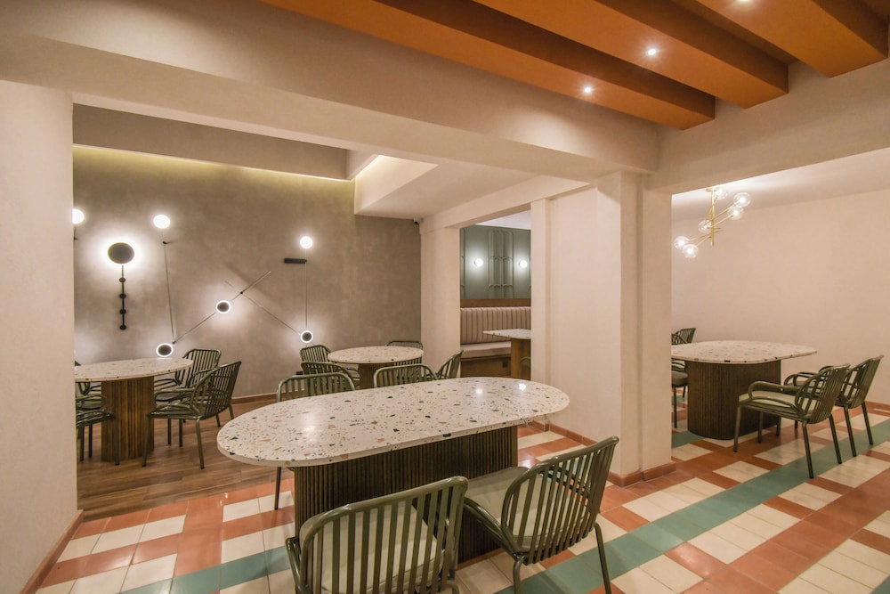 Expo Satelite Hotel and Suites 45/58