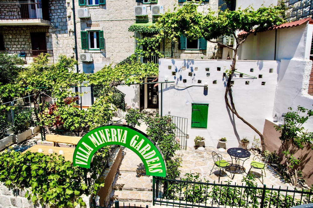 Luxury Villa Minerva Gardens 68/80