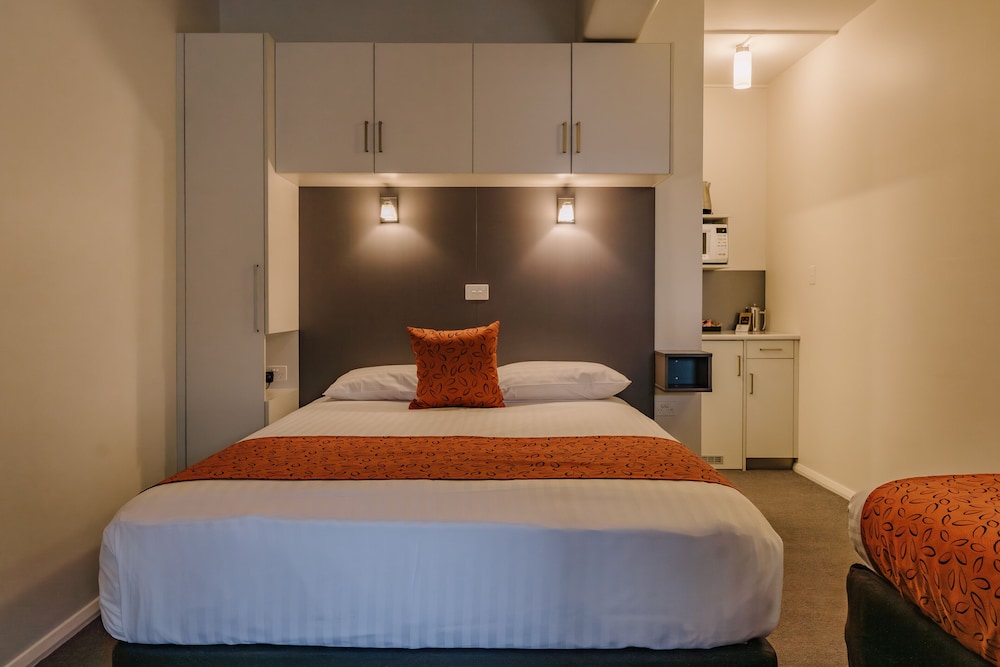 ROOM, GROUND FLOOR