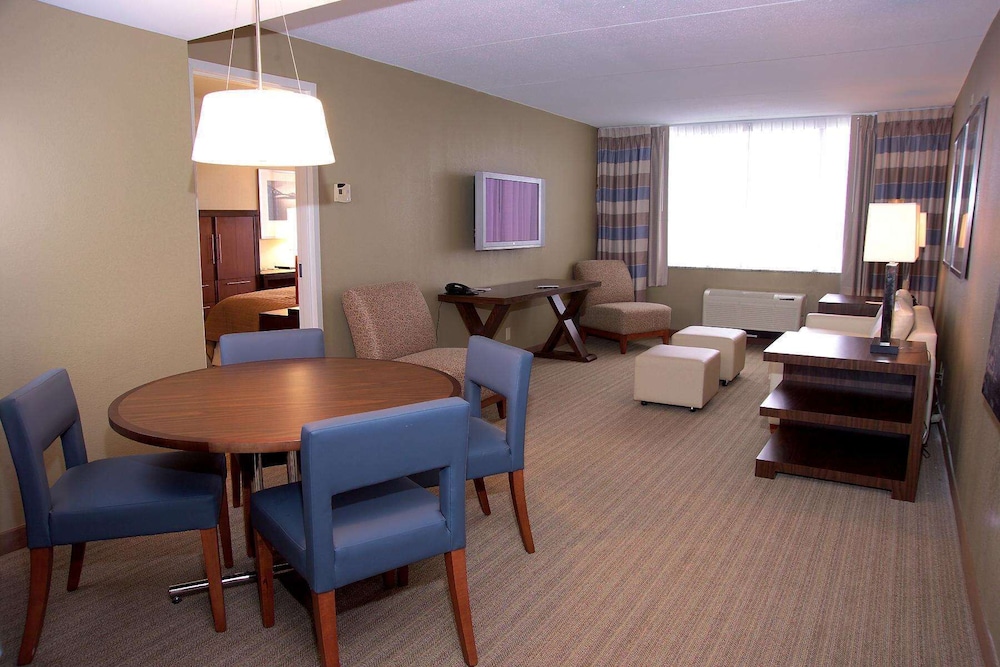 Doubletree By Hilton Hotel St Louis Westport 37/54