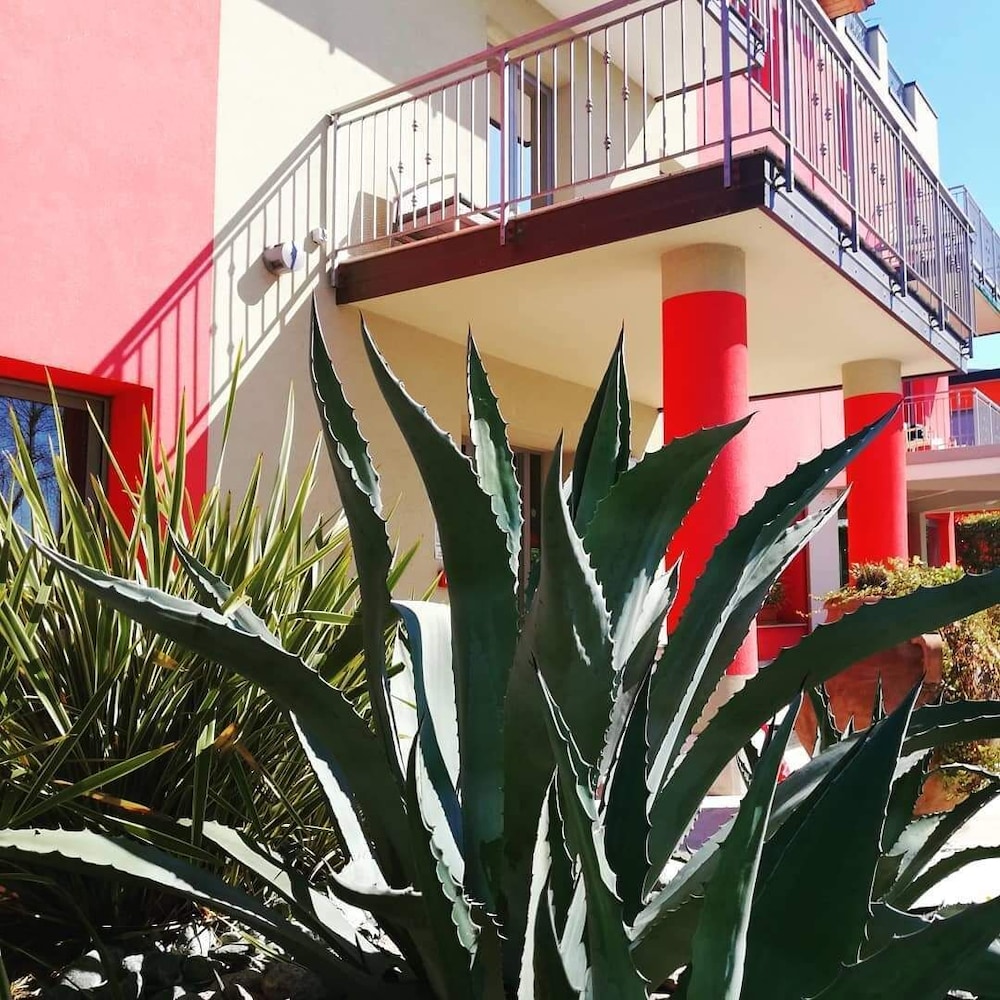 La Grotta Hotel 5/28
