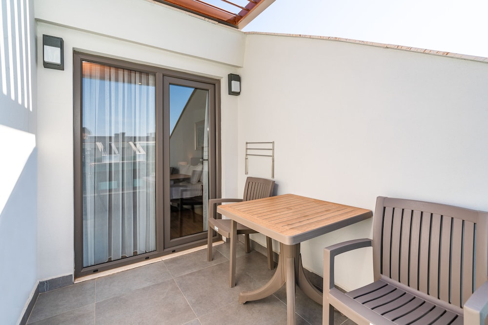Veranda Suites 27/39