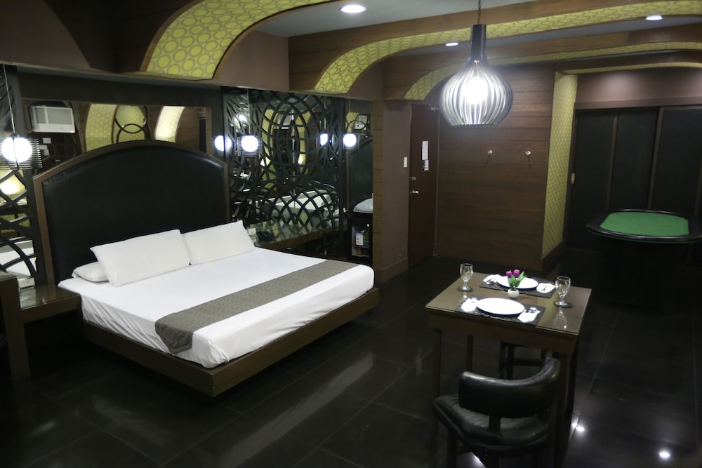 Victoria Court North Edsa 35/35