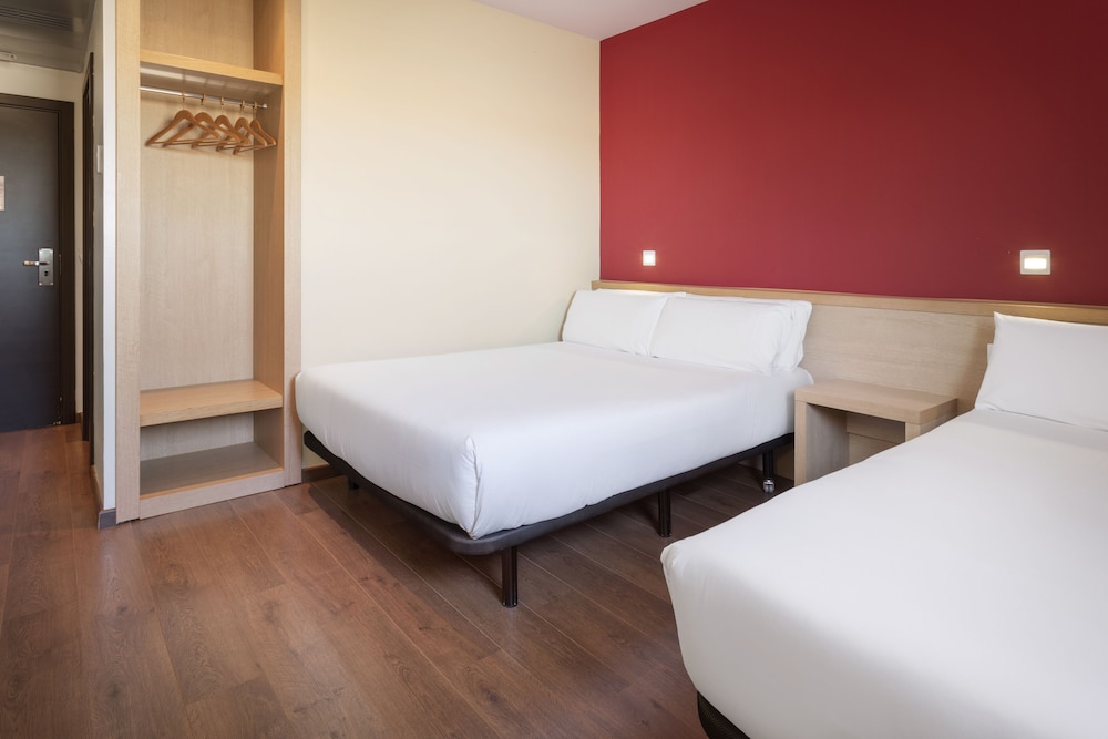 280 Hotel Formerly Premiere Classe Zaragoza 280 31/54