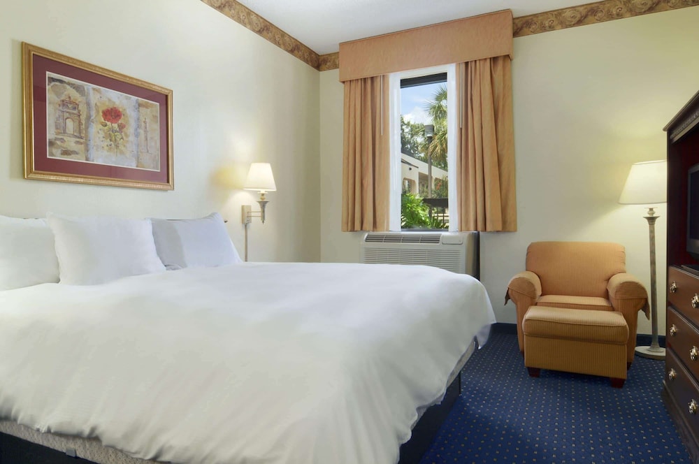 Baymont by Wyndham Tallahassee 17/50
