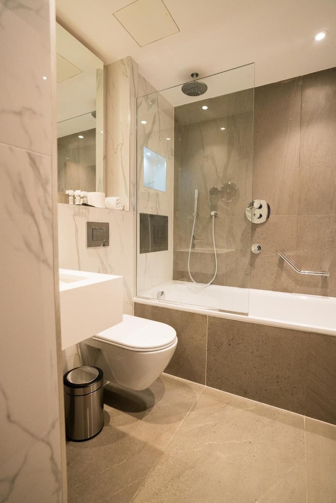 Oxford Hotel Earls Court 60/62