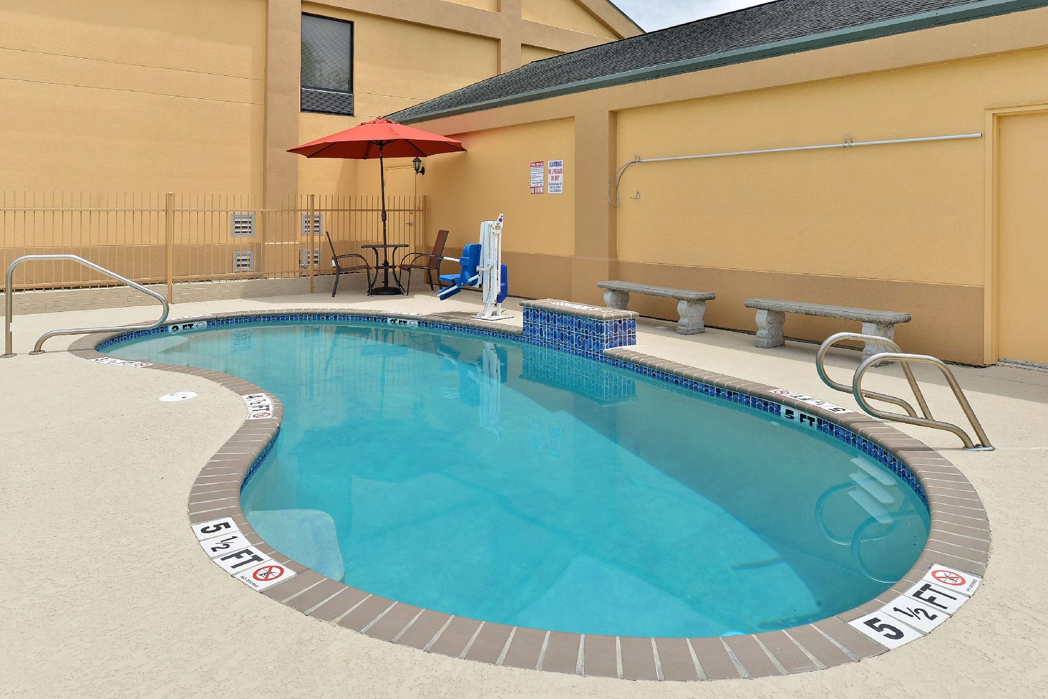 Executive Inn & Suites Breaux Bridge, LA 12/17