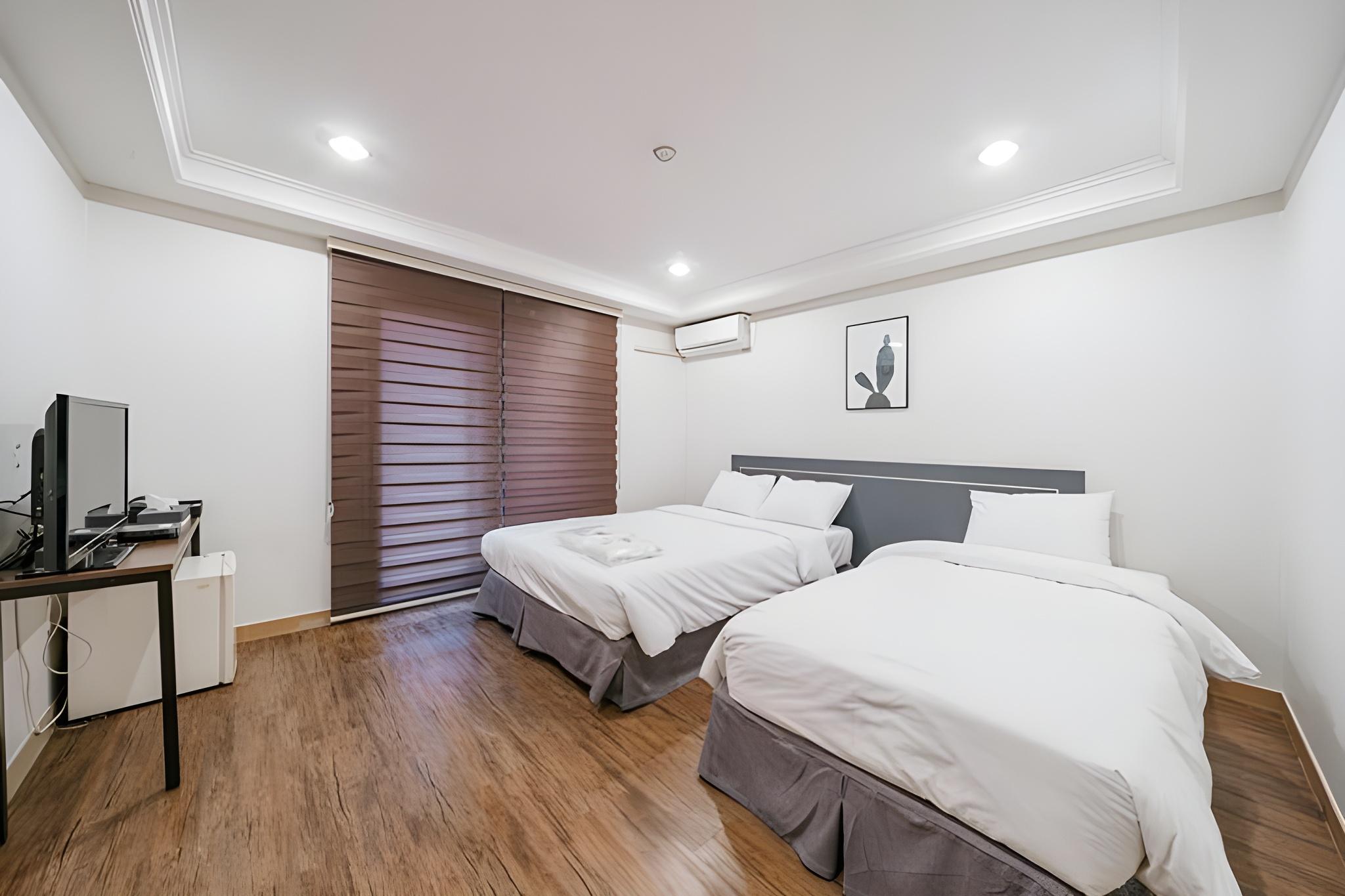 MOUNTAIN, DELUXE, TWIN BEDS