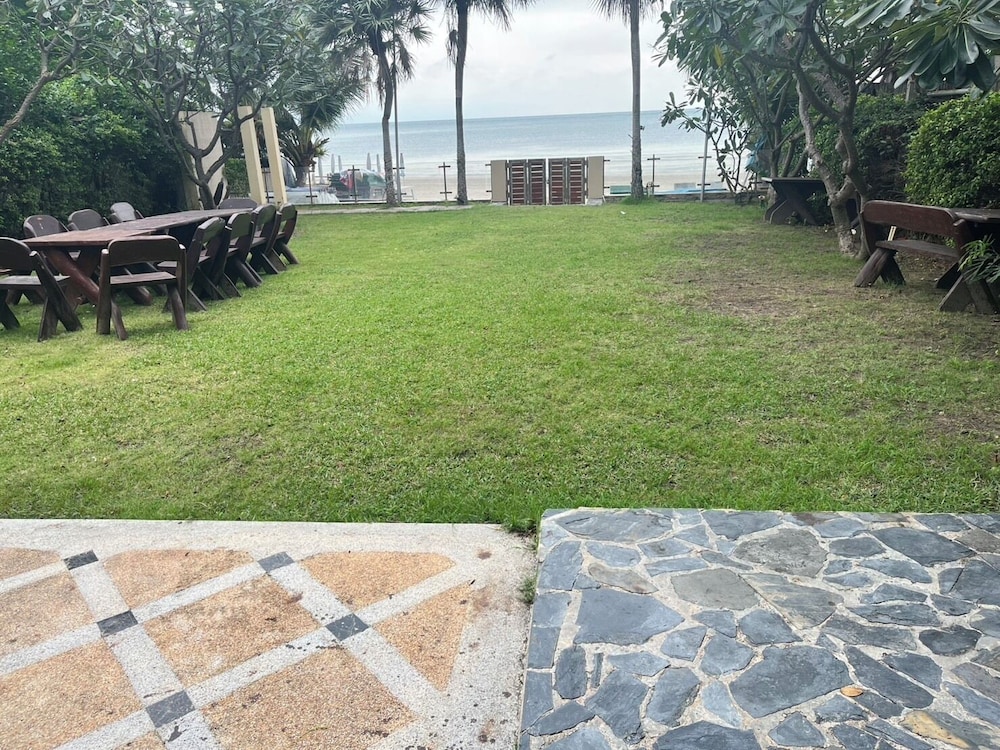 Hua Hin Blue Wave Resort 27/30