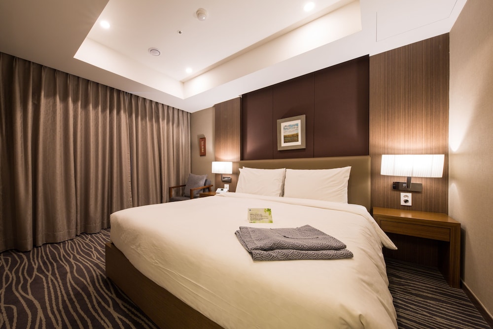DELUXE, DOUBLE BED