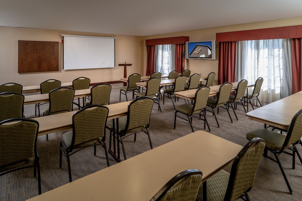 Country Inn and Suites By Radisson Charleston South WV 42/46