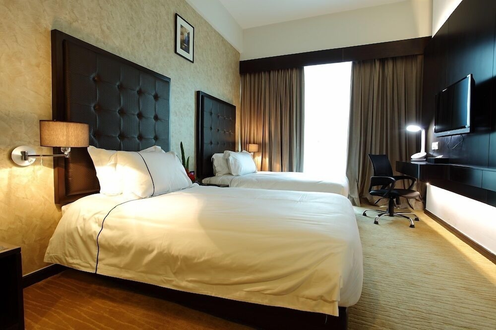 DELUXE, SUITE, TWIN BEDS