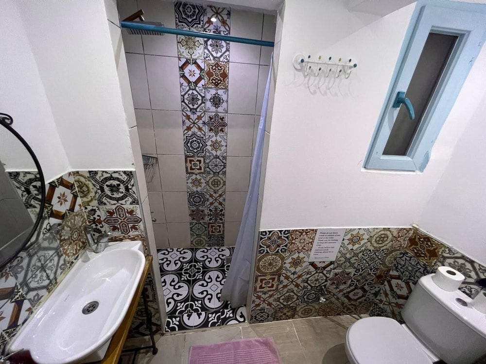 Rodin Hostel 38/44