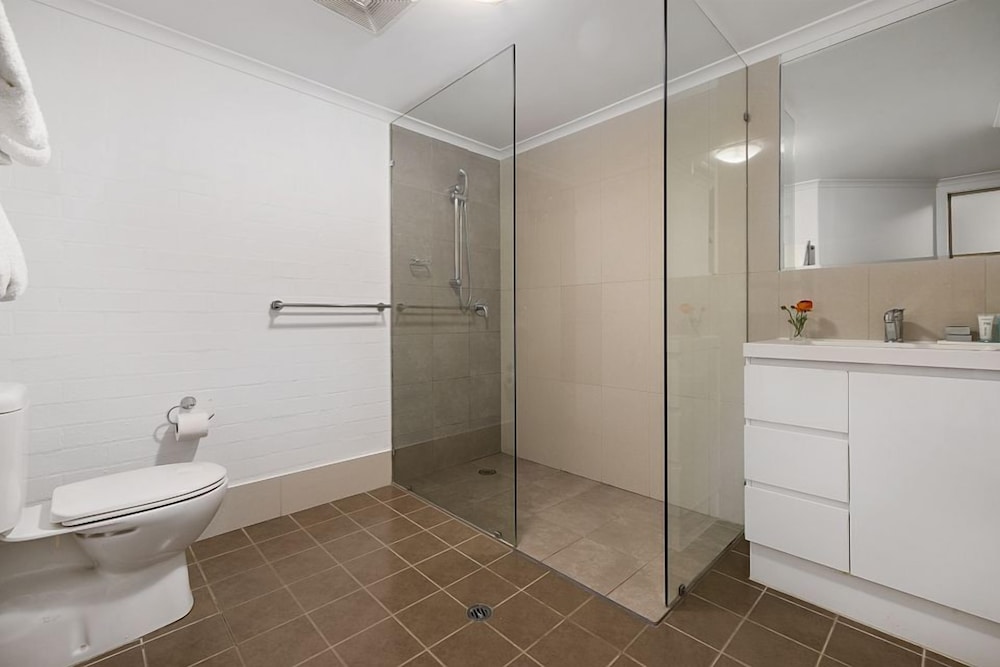 OXLEY COURT SERVICED APARTMENTS 40/41