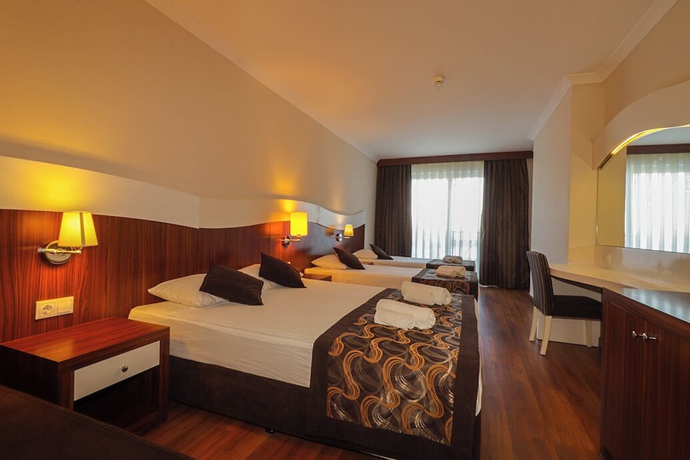 Throne Beach Resort and Spa 9/50