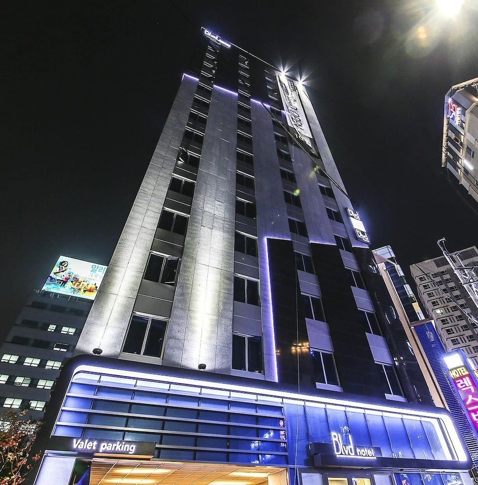 BLVD Hotel photo1