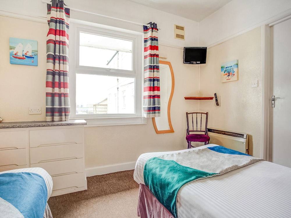 Oyo Godolphin Arms Hotel 42/67