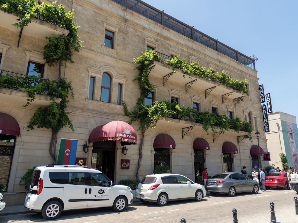 Shah Palace Hotel 70/77