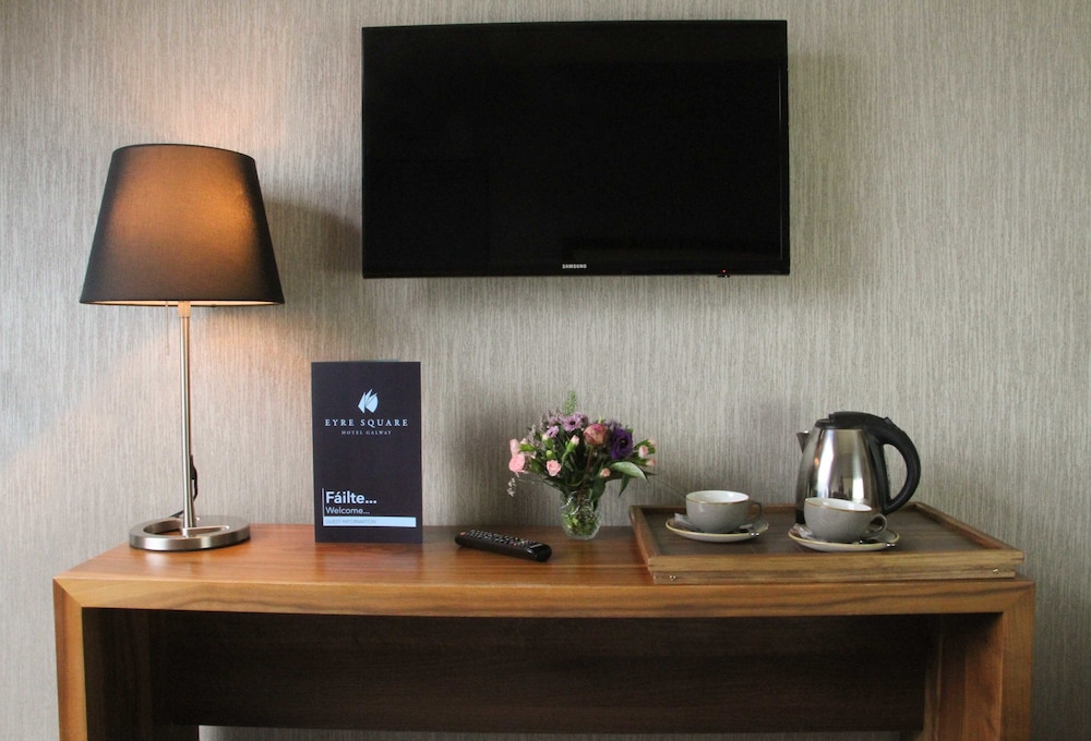 Eyre Square Hotel 51/58